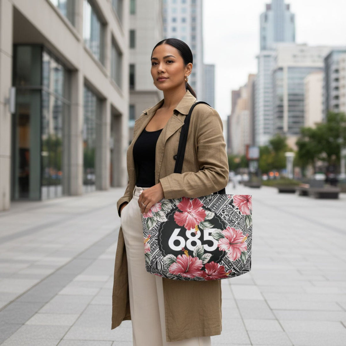 MWW on Demand Tote Weekender Bag 685 Aute in Samoa design, durable fabric with leather handles and spacious interior.