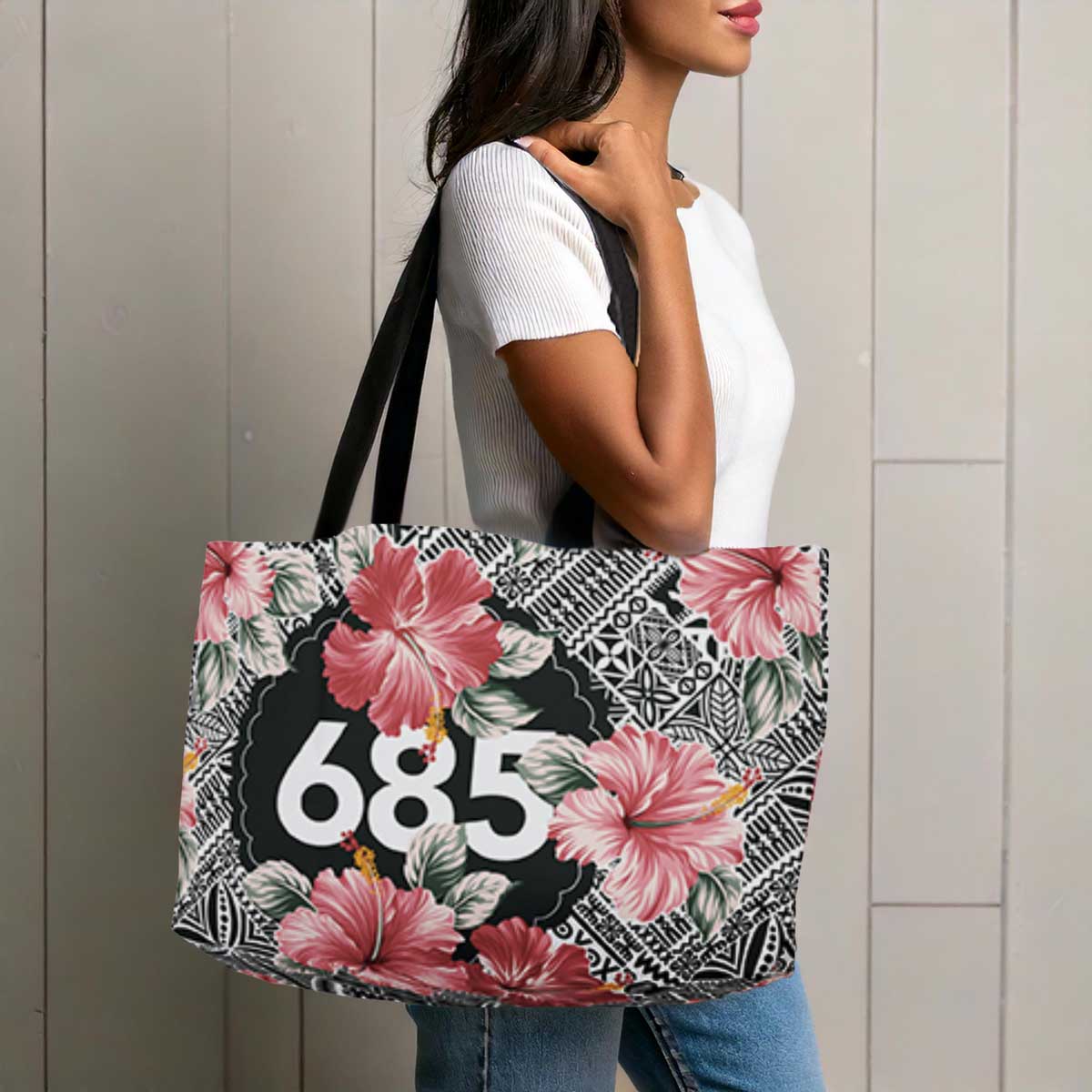 MWW on Demand Tote Weekender Bag 685 Aute in Samoa print, spacious tote bag with sturdy handles and stylish design.