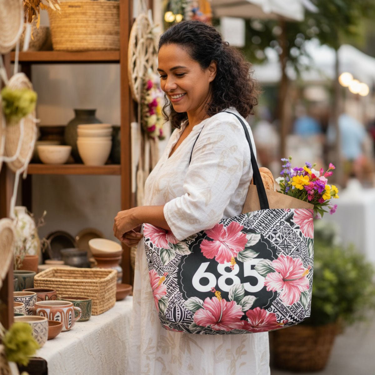 MWW on Demand Tote Weekender Bag 685 Aute in Samoa pattern, spacious tote bag with sturdy handles and stylish design.