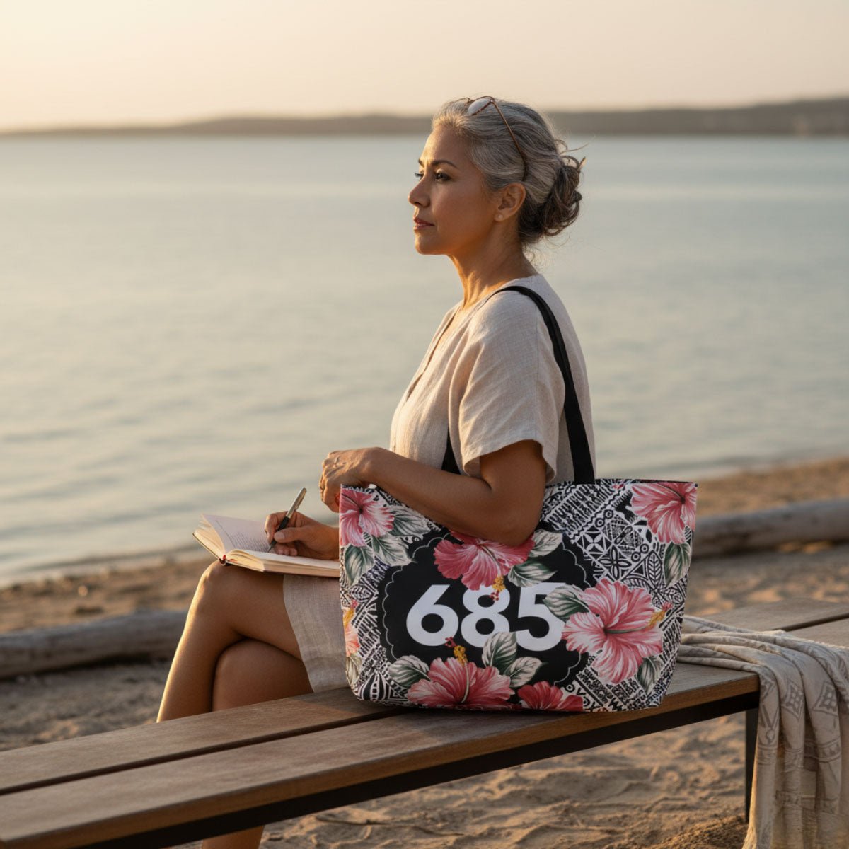 MWW on Demand Tote Weekender Bag 685 Aute in vibrant tropical print, spacious tote bag for travel and daily use.